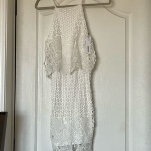 NWT BB DAKOTA feminine dress, beautiful embroidered detail, white, size 2